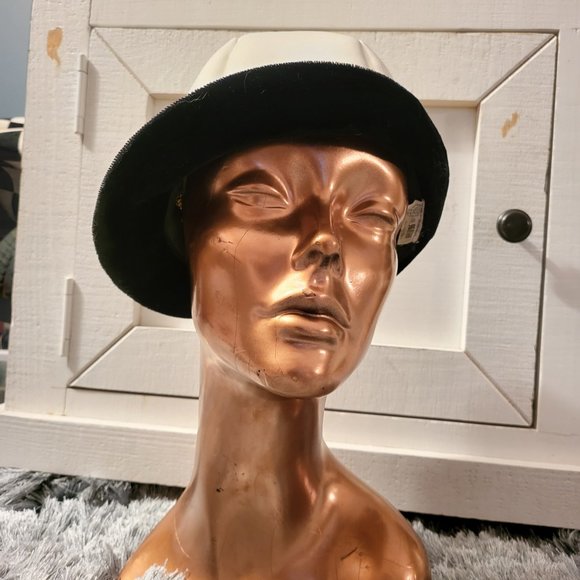 Vintage Woman's Hat/Cap/Fedora in White Faux Leather Black Faux Fur ~Union Made - Picture 10 of 11